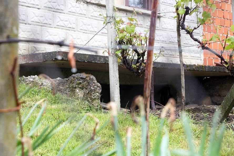 Planula kuća, poginuo vlasnik: Propao je kroz pod u podrum?