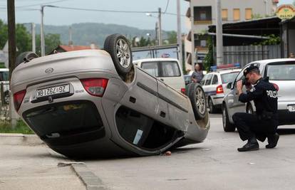 Roverom odbacio Audi na ženu pa završio na krovu