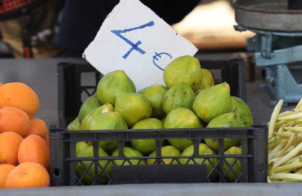 Šibenik: Na tržnicu stigle smokve po cijeni od 4-6 eura po kilogramu