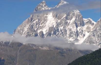 Kavkaz: Ekspedicija spustila tijela alpinista, pokopali su ih 