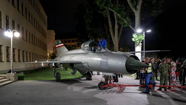 'Osvetnik Dubrovnika' izložen u ocvaloj firmi, Perešinov MiG-21 stoji zaboravljen u hangaru...