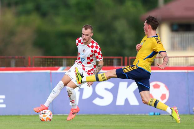 U Sesvetama odigrana nogometna utakmica U-21, Hrvatska - Švedska