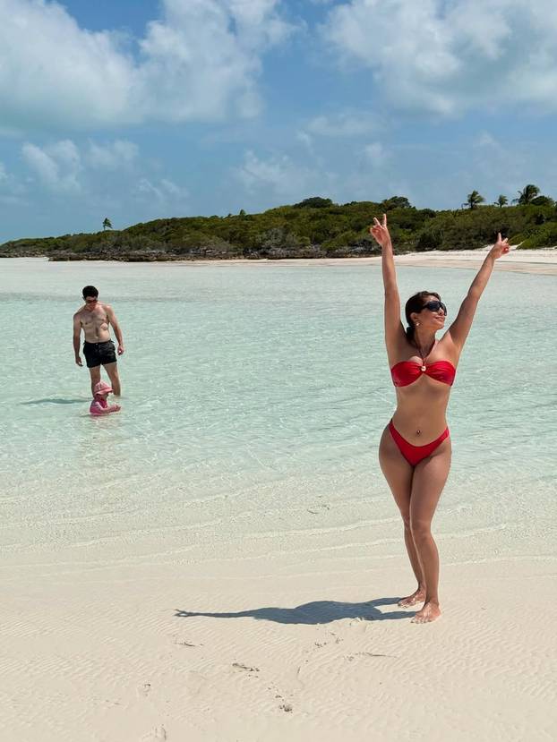 FOTO Pogledajte Priyanku Chopru u bikiniju, jedan detalj odmah je ukrao sve poglede!