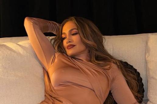 FOTO Vru&cacute;e izdanje Jennifer Lopez: Pokazala duge noge u mini haljinici i odu&scaron;evila fanove