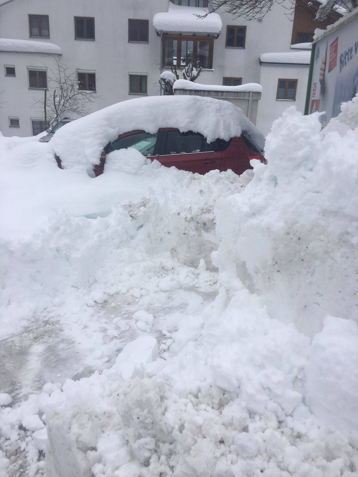 Hrvati zatočeni u Tirolu: Snijeg je zatrpao aute, ovdje je kolaps