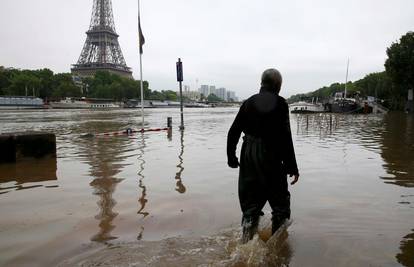 Vodostaj Seine u subotu ujutro napokon  je počeo blago padati