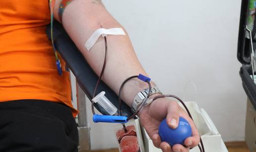 Više od 800 zagrebačkih srednjoškolca darovalo krv