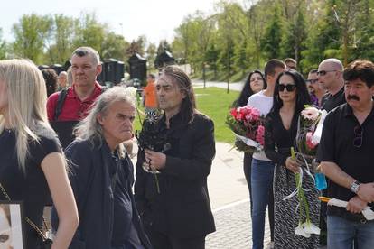 Beograd: Dado Topić s bijelom ružom oprostio se od Slađane Milošević