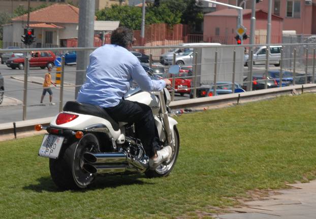Split: Željko Kerum pokazao svoje bikerske sposobnosti na novom Suzukiju
