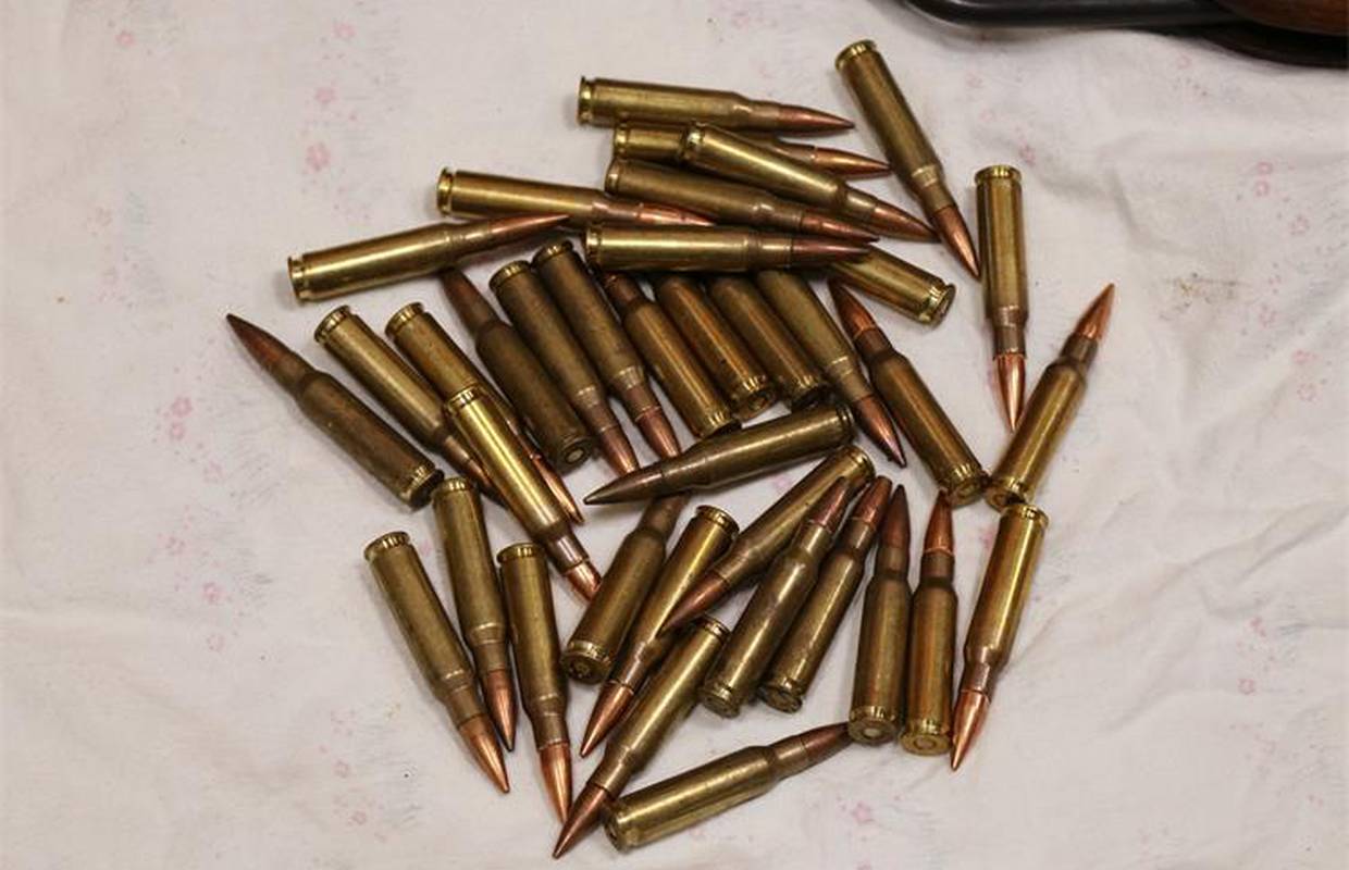 Kampanja u Vinkovcima: Građani policiji predali 7,2 kg eksploziva, oružje, streljivo ...