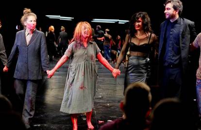 Krv i seks: Pogledajte 'fotke' iz šokantne Matanićeve predstave