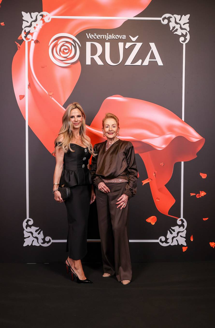 Zagreb: Uzvanici na dodjelu medijske nagrade "Večernjakova ruža" u Hrvatskom narodnom kazalištu