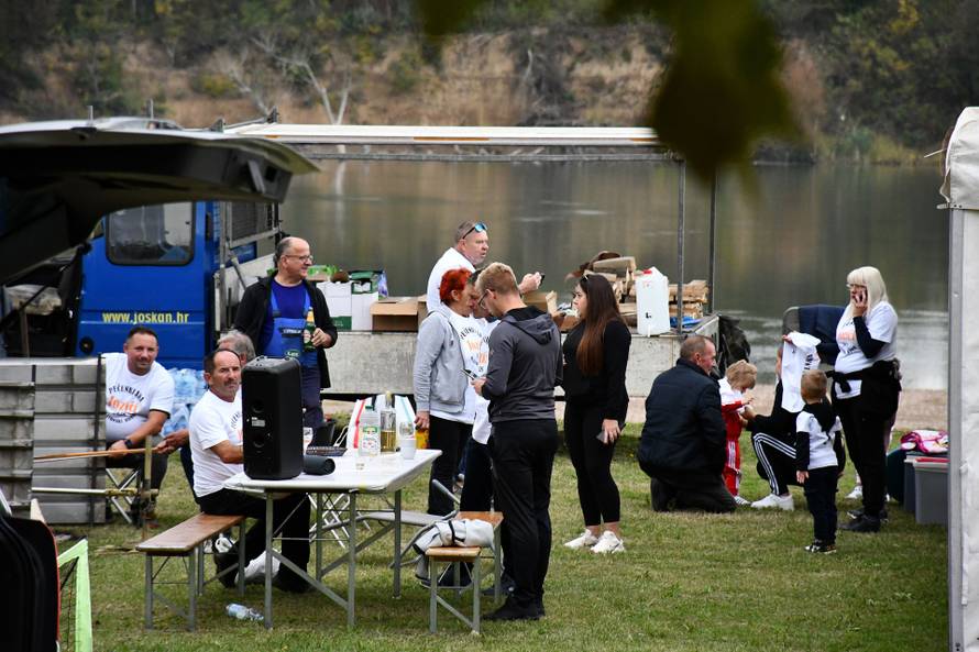 Drama u Slavonskom Brodu: 'Umjesto pečenke, na ražanj smo stavili janjca. I tunu...'