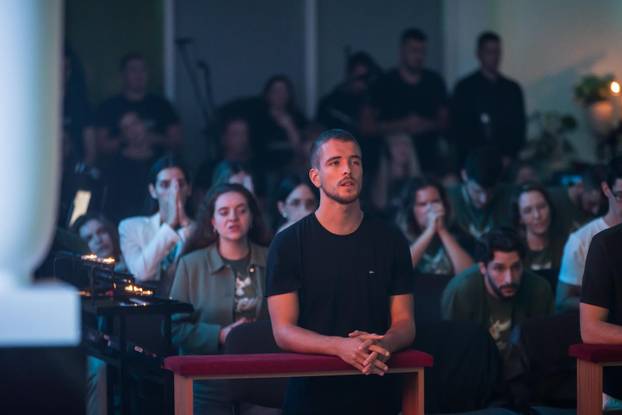 Split: U crkvi Srca Isusova održano je klanjanje za mlade kao odgovor na Noć vještica