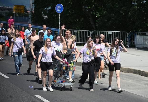 Zagreb: Maturanti preko Mosta slobode uputili se prema Bundeku
