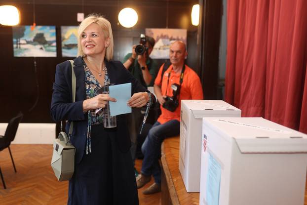 Rijeka: Kandidatkinja za gradonačelnicu Iva Rinčić glasovala je u drugom krugu lokalnih izbora