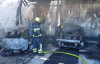 Iskre iz motora zapalile garažu kraj Pule, muškarac u bolnici. Šteta više desetaka tisuća eura