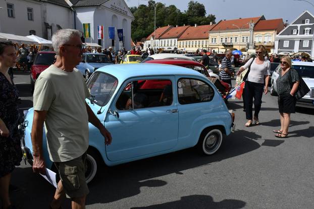Požega: Čuveni modeli izloženi u sklopu oldtimer manifestacije"Trophy Zlatnom dolinom 2026."