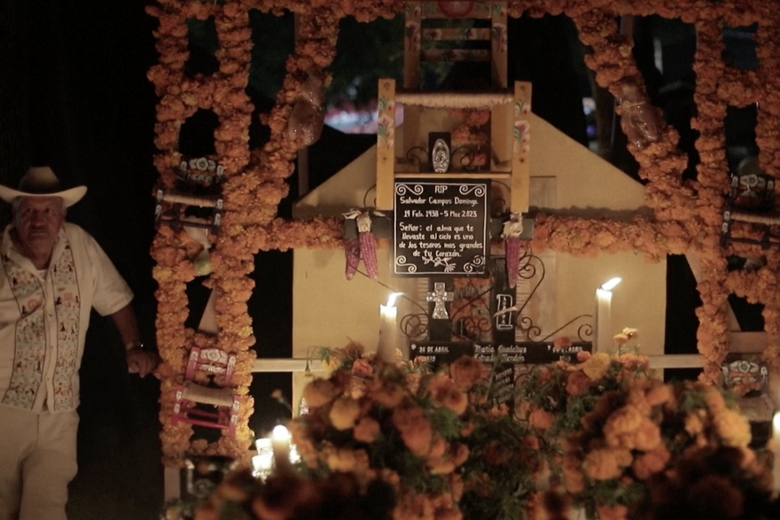 Meksikanci odaju počast preminulima bdijenjima za Dan mrtvih