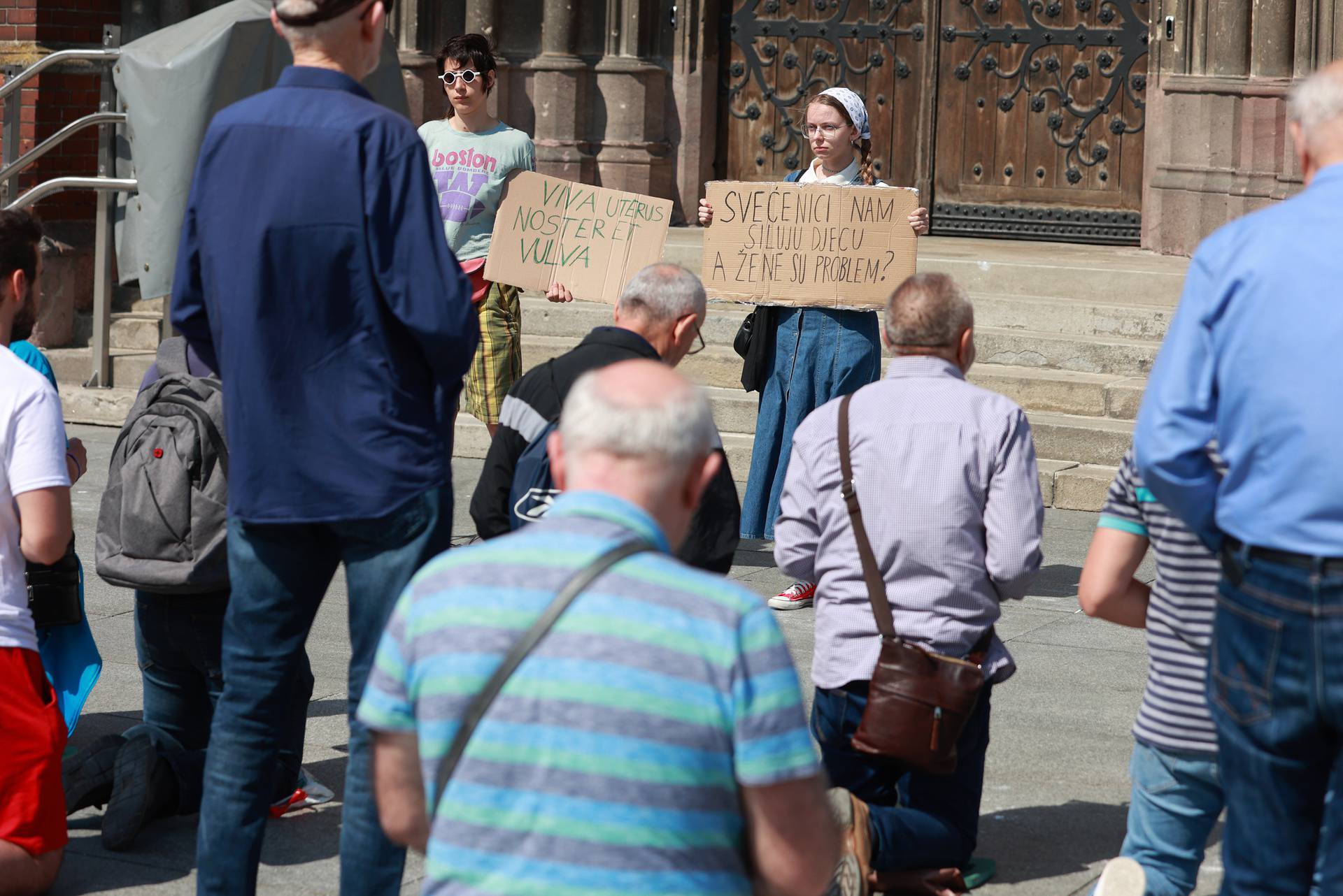 Osijek: Građanke protiv molitelja krunica