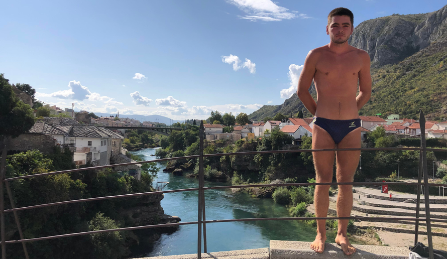 Priča mostarskog skakača: 'Bio sam dijete iz doma, a oni su me skupili s ulice i uzeli kao brata'