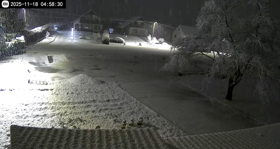 VIDEO Snježni kaos na A1: Kamion se prevrnuo  kod  Ogulina. Prekinut promet
