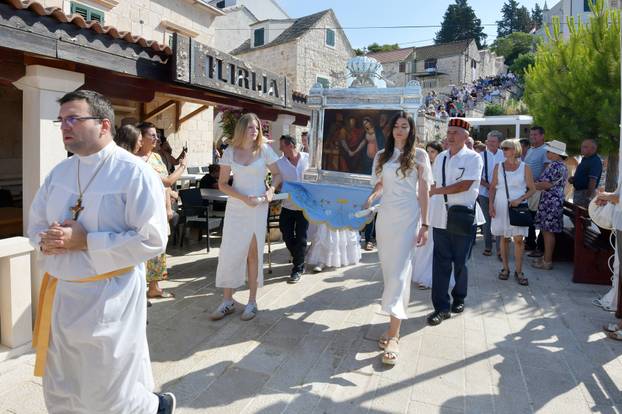 Rogoznica: Ispra?aj Gospe od Kapelice