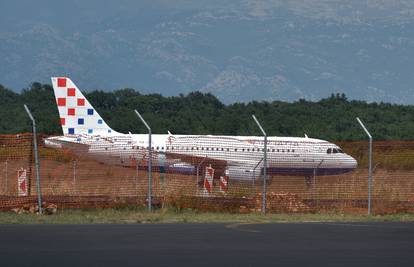 Avion CA u Zadru: 'Čekali smo satima, osjećamo se prevareno'