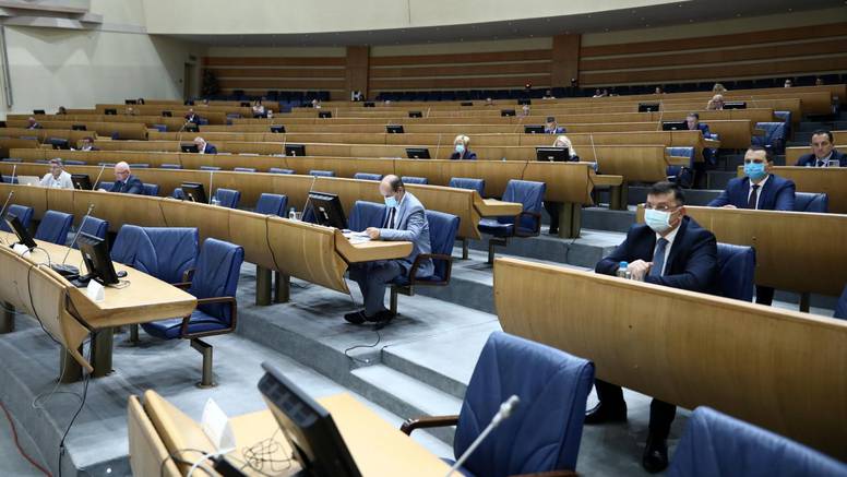 Srpski zastupnici bojkotirali sjednicu državnog parlamenta