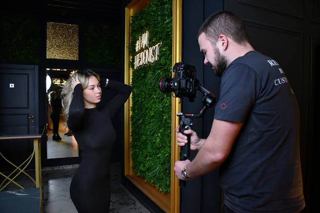 FOTO Pogledajte što u večernjim satima radi lijepa Lara iz 'Gospodina Savršenog'