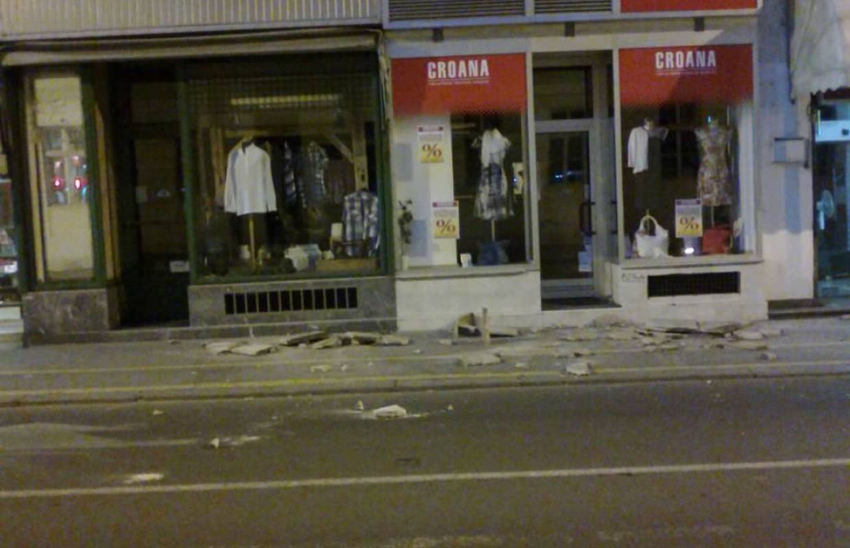 U centru Zagreba odlomila se žbuka i pala pred prolaznike