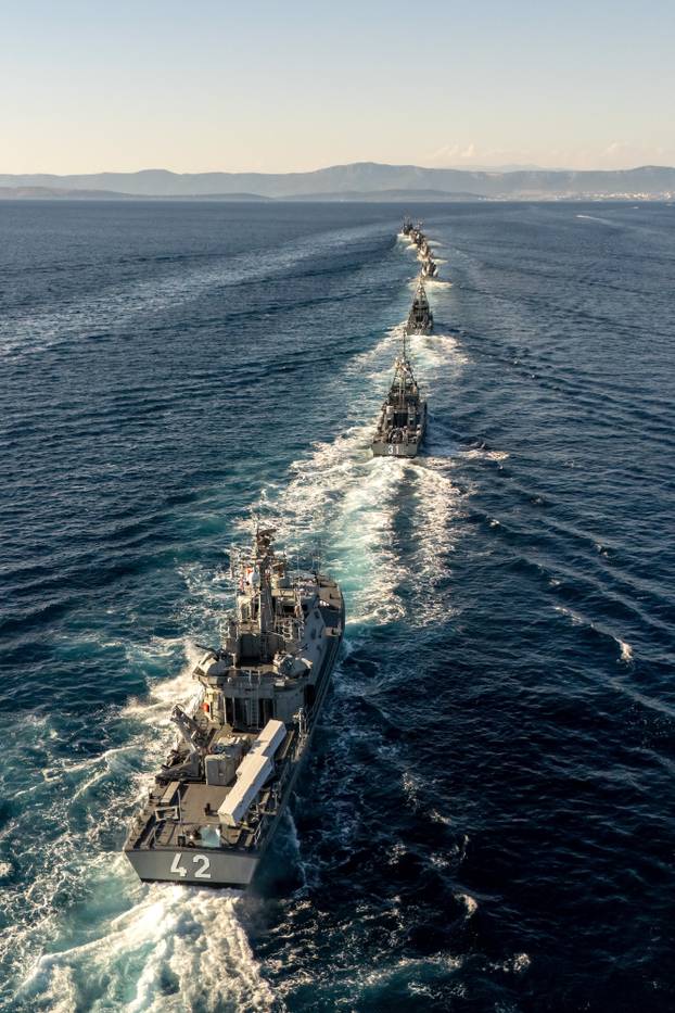 Split: Pogled iz zraka na Hrvatsku ratnu mornaricu koja izvodi vježbu za vojni Mimohod 2025. 