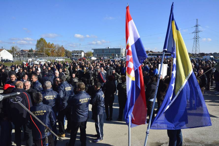 'Nećete uplašiti Hrvate u BiH, pripadnici HVO-a, uz vas smo!'