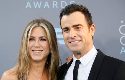 Prebolio Jennifer Aniston: Bivši suprug glumice viđen s novom djevojkom, prvi put od razvoda