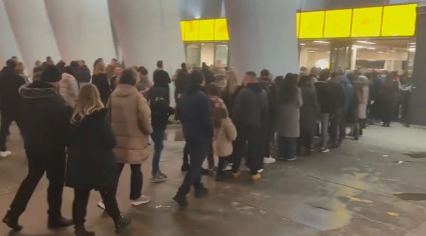 FOTO/VIDEO Stvaraju se gužve ispred Arene uoči koncerta Marka Perkovića Thompsona