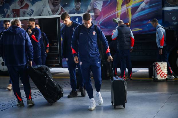 Zagreb: Odlazak hrvatske nogometne reprezentacije u Prag 