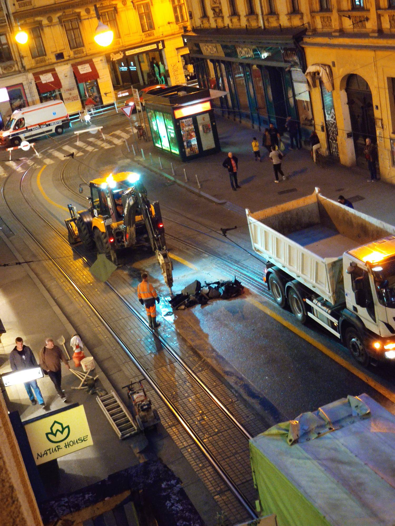 Pogledajte snimke užasa u Zagrebu, vatra u Frankopanskoj zahvatila zgradu: 'Bježi odavde'