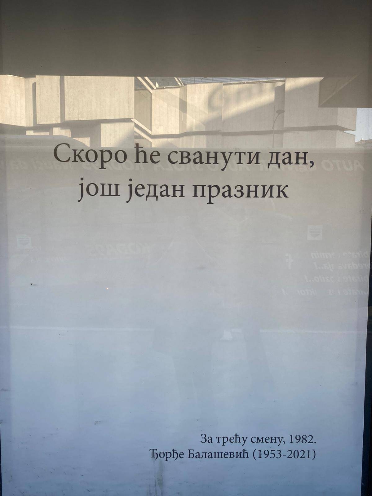 U Novom Sadu osvanuli plakati na autobusnim stanicama s Balaševićevim stihovima...