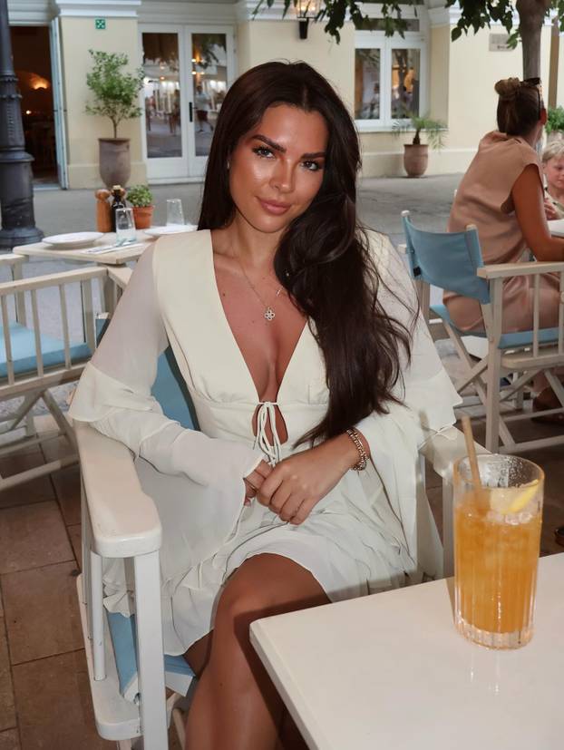 FOTO Kći slavnog nogometaša obožava konje i jahanje. Proslavila se na 'Otoku ljubavi'