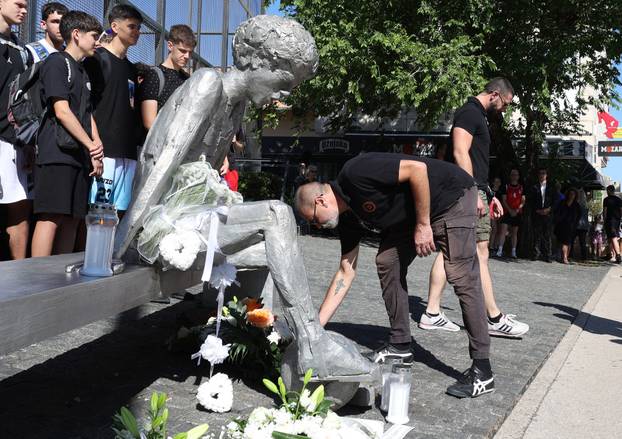 Šibenik: Kod spomenika na Baldekinu obilježena 33. obljetnica smrti Dražena Petrovi?a