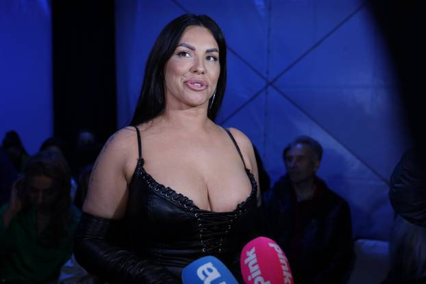 Beograd: Poznate goš&cacute;e dolaze na reviju Predraga &Dstrok;ukni&cacute;a