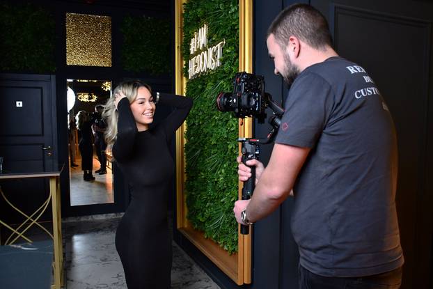 FOTO Pogledajte što u večernjim satima radi lijepa Lara iz 'Gospodina Savršenog'