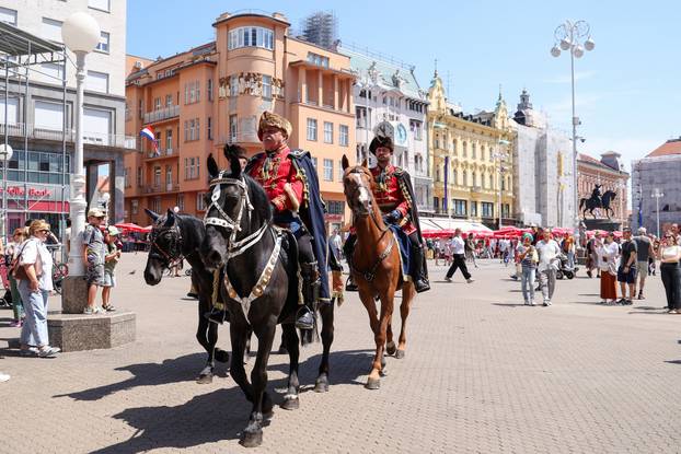 Proslava Dana grada Zagreba uz Kravat pukovniju na glavnom Trgu