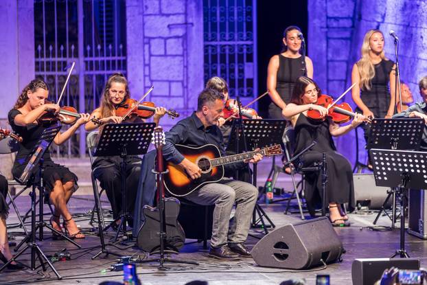 Vela Luka:  Koncert Nine Bardić i Acustic benda povodom manifestacije Trag u Beskraju