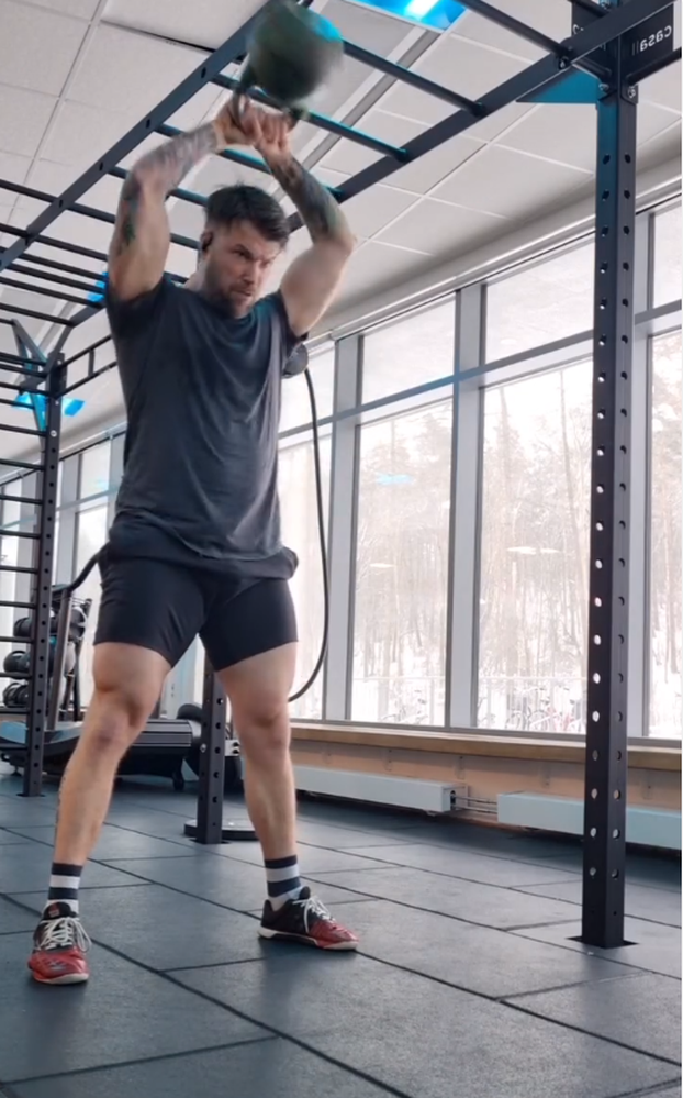 FOTO Ovi svećenici 'zapalili' su internet! Na listi su i Hrvati, žene im pišu da su najzgodniji...