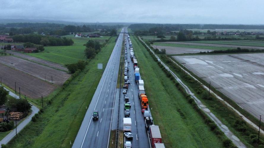 FOTKE IZ ZRAKA Zbog strašne nesreće na A3 prekinut promet