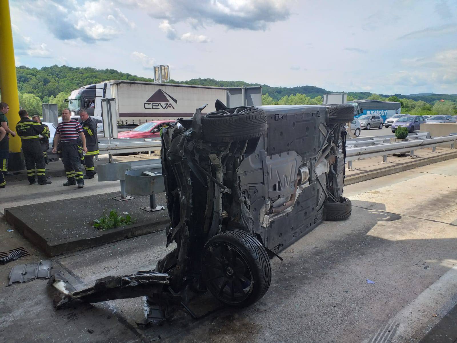 Vatrogasci: 'Netko je iz BMW-a nakon nesreće htio nešto uzeti'