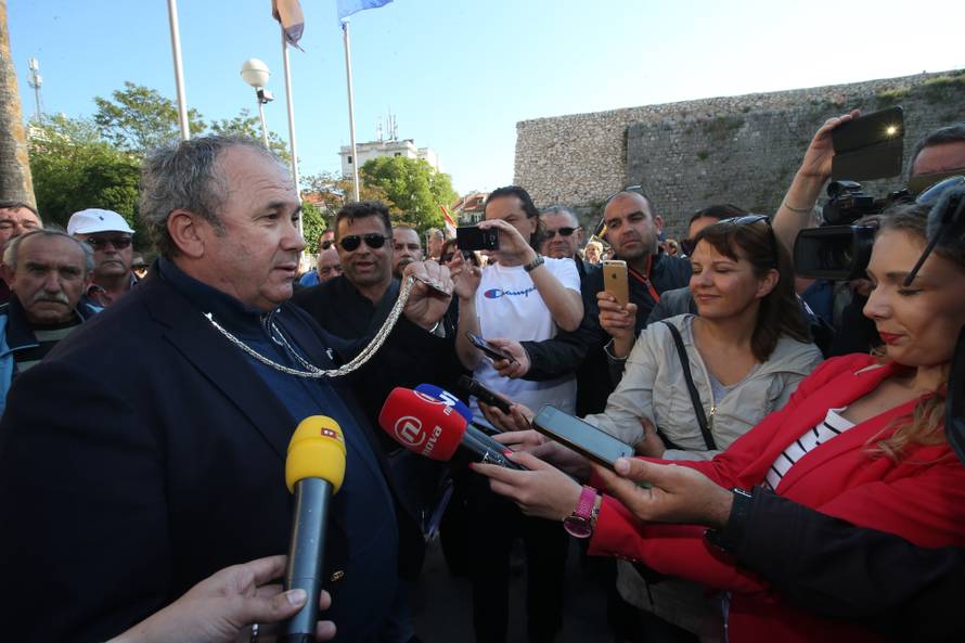 Policija izbacila HSP-ovce koji su ometali Frljićevu predstavu