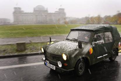 Turisti u Berlinu mogu uživati u 'Trabi-Safariju'