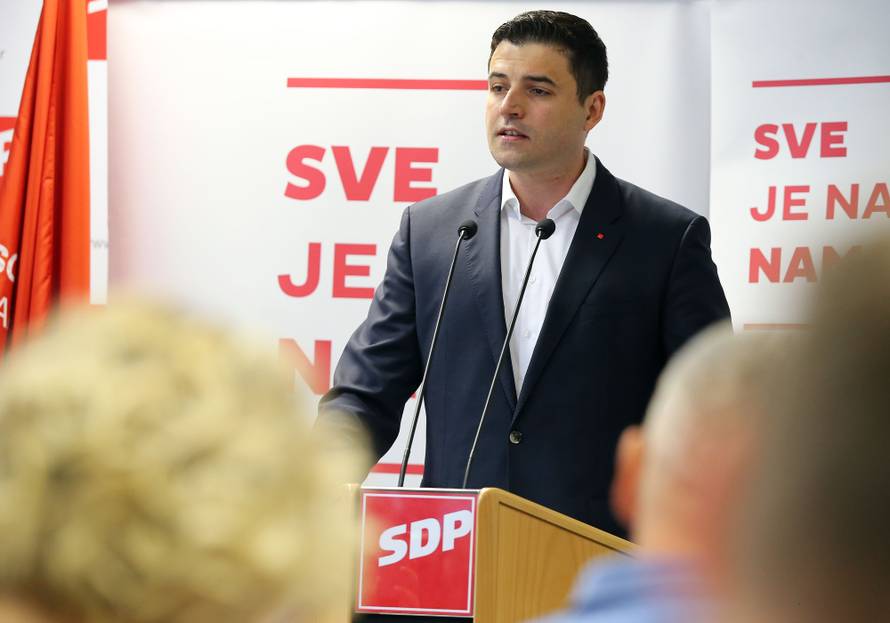 Komadinu ne brine rast Živog zida, s njima bi i u pregovore